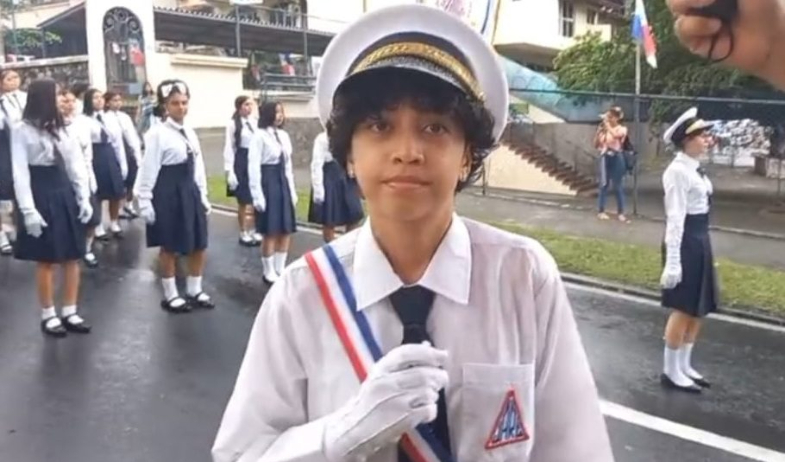 Meduca aclara que estudiante extranjera tenía derecho a portar la bandera en desfile patrio 