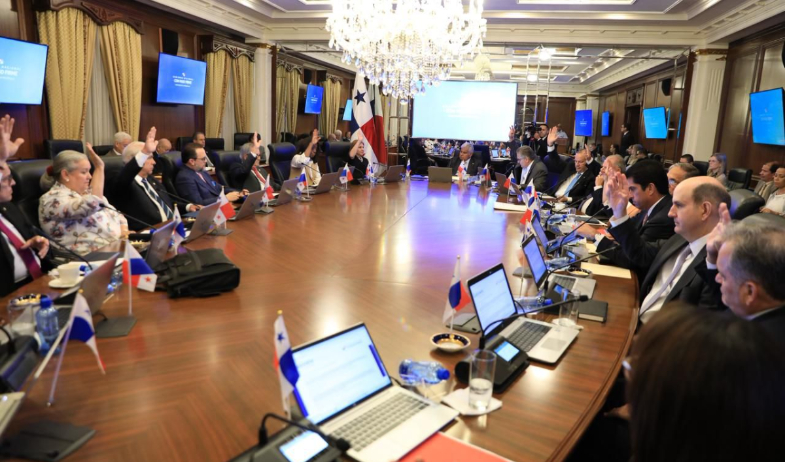 Panamá comprará dos helicópteros para vigilancia marítima por 10,4 millones de dólares 