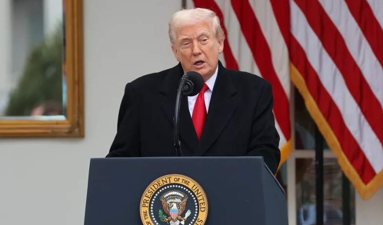 Trump advierte de que se considere el espacio aéreo de Venezuela 'cerrado en su totalidad' 