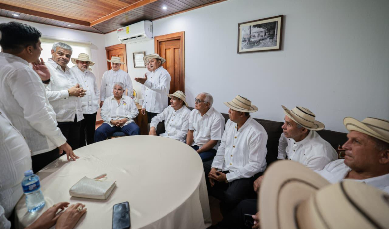 Presidente Mulino coordina con concejales para impulsar proyectos en Los Santos  