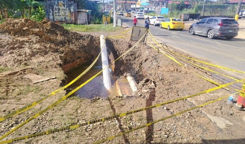 Rotura de tubería deja sin agua a comunidades de Puerto Pilón 
