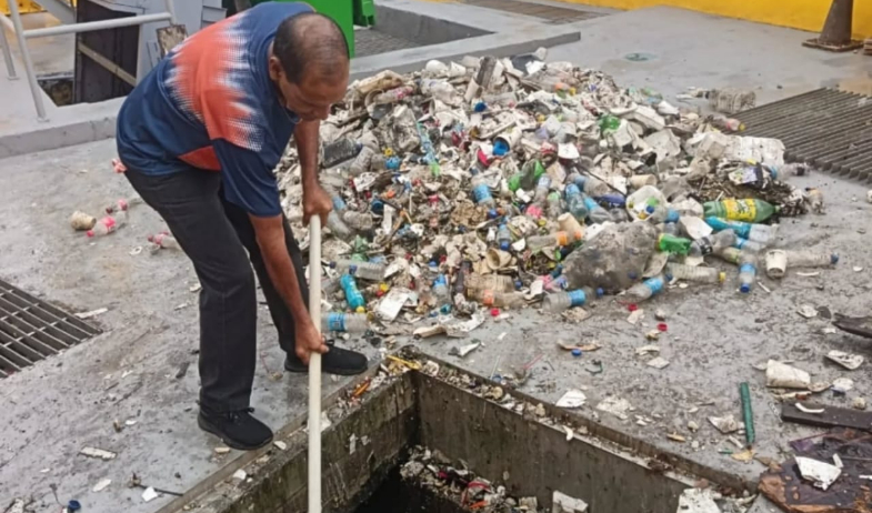 Sacan toneladas de basura del sistema pluvial de la ciudad de Colón 