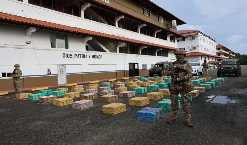 Incautan más de tres toneladas de droga dentro de un contenedor en Colón 