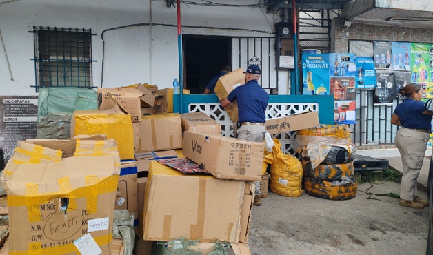 Aduanas cae de sorpresa en La Chorrera y decomisa mercancía sin documentos valorados en $30 mil 