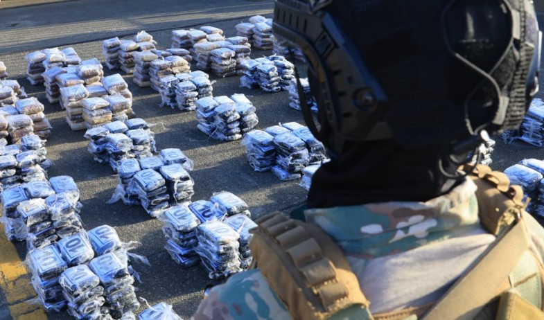 Decomisan 622 paquetes de presunta droga en operativo marítimo en el Pacífico 