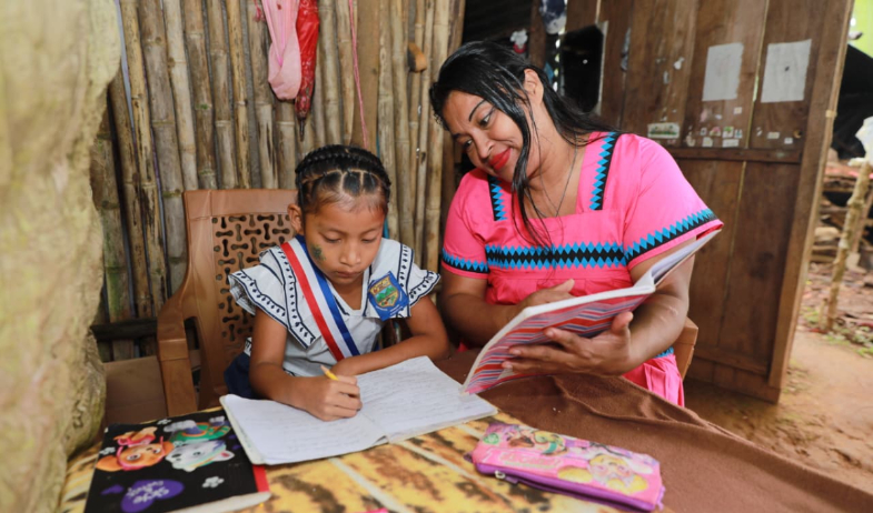 La historia de madres Ngäbe que impulsan a sus hijos a ser los mejores estudiantes de su comunidad 