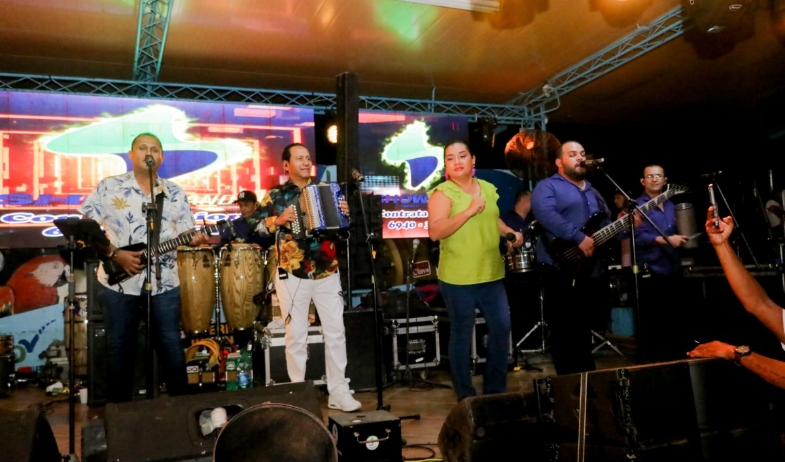 La música típica inicia el 2026 con 'Locura de Amor' de La Maquinaria Plumas Negras 