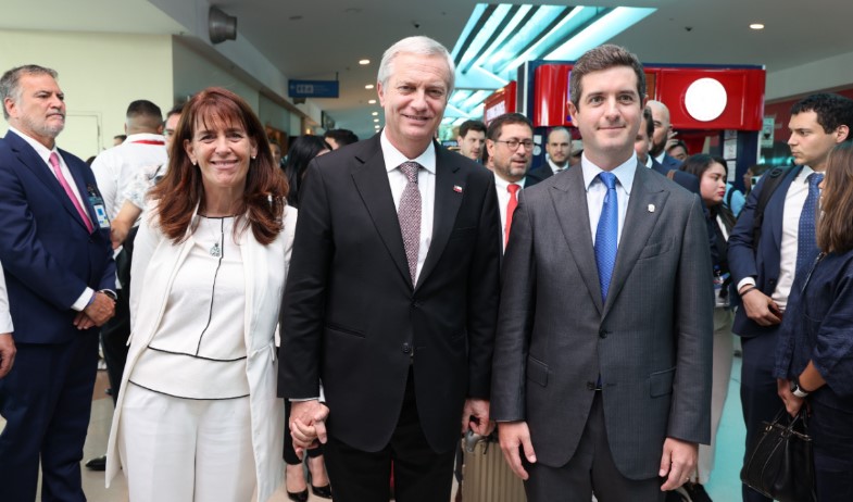 El presidente electo de Chile llega a Panamá para participar en el Davos latinoamericano 