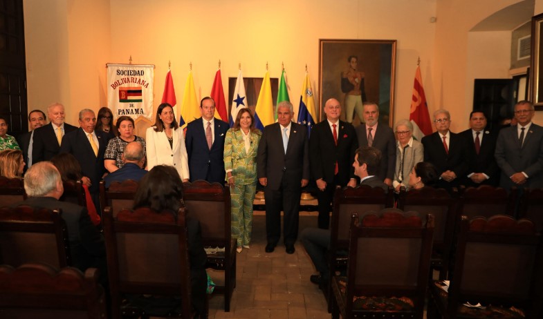 Mulino realiza lanzamiento oficial del Bicentenario del Congreso Anfictiónico de Panamá 