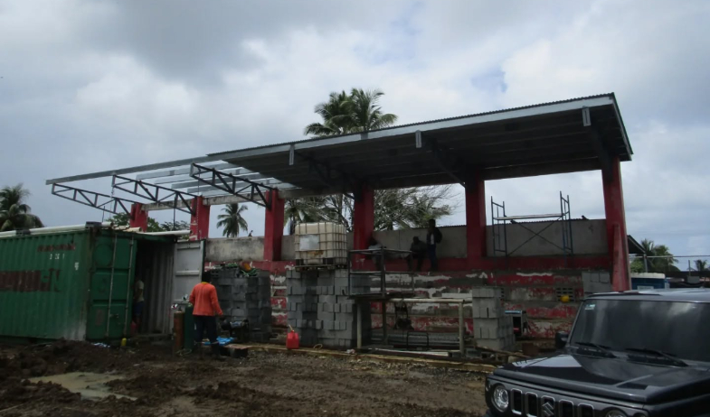 Campo de fútbol y béisbol lideran avances en complejo deportivo de Palmas Bellas 