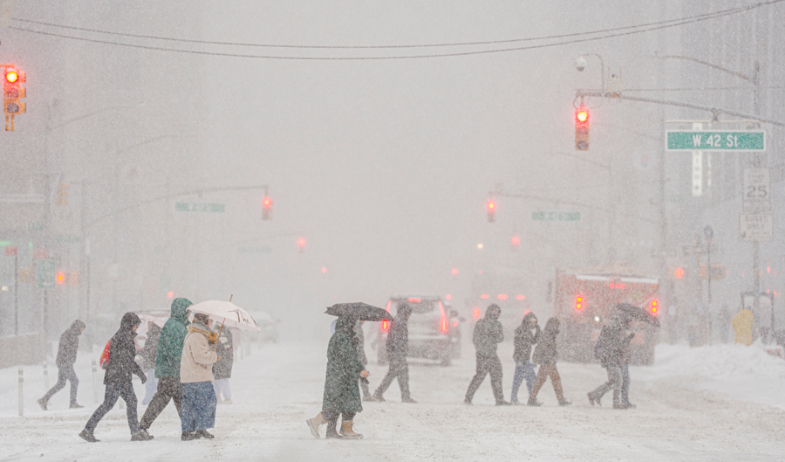 Casi la mitad de Estados Unidos declara emergencia por la temporal de nieve y hielo 