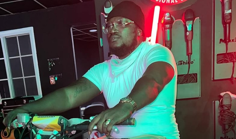 Rechazan canción de Mr. Fox por contenido considerado denigrante... Se pronuncian mujeres del ámbito público 