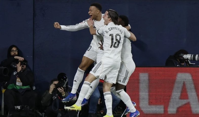 0-2.- Mbappé fulmina al Villarreal y confirma la recuperación de un Real Madrid que duerme líder 