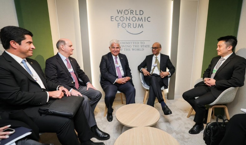 Mulino sostiene encuentro con presidentes de Suiza y Singapur 