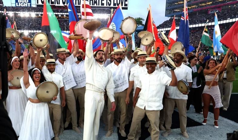 Estados Unidos no es sinónimo de América, resaltan expertos que elogian el show de Bud Bunny 