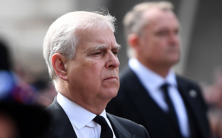 El expríncipe Andrés, acusado de hacer traer a otra joven al Reino Unido para una cita sexual 