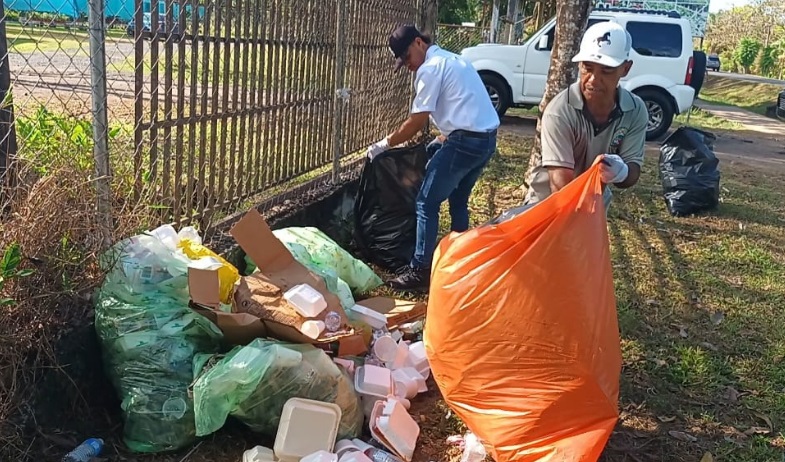 Más de 100 toneladas de basura tras romería en Atalaya ponen en riesgo la salud pública 