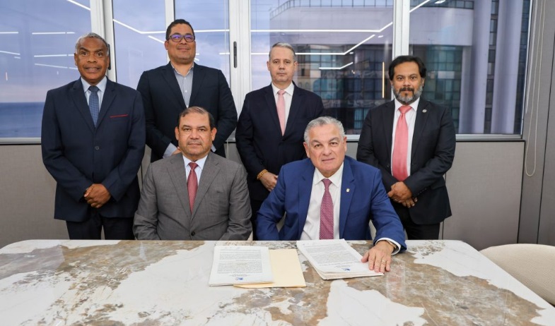 Contraloría refrenda contratos para la continuidad operativa de los puertos de Balboa y Cristóbal 