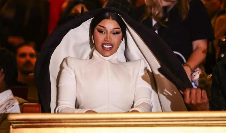 Cardi B, la invitada favorita de los aficionados para acompañar a Bad Bunny en el Super Bowl 