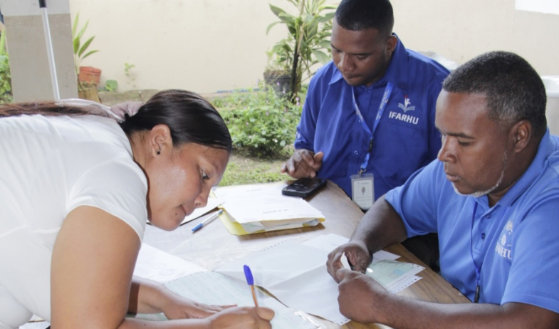 Ifarhu evalúa nuevos métodos para controlar el uso del Pase-U 