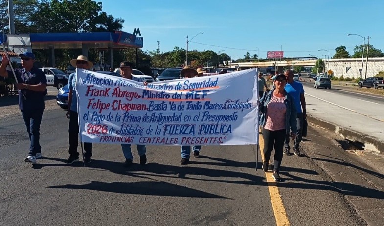 Policías jubilados vuelven a protestar en Divisa por falta de pago de primas de antigüedad 