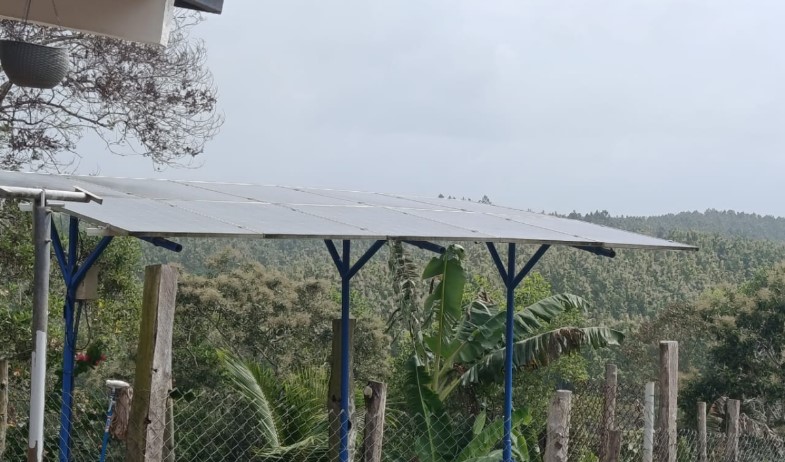 Escuela de La Lagartera Grande iniciará clases sin energía eléctrica por daño en el sistema solar donado 