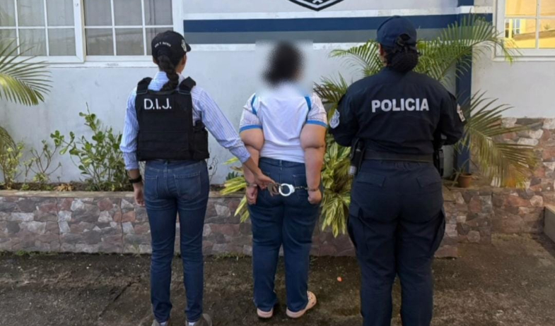 Mujer es aprehendida por presunta estafa usando nombre del Metro de Panamá 