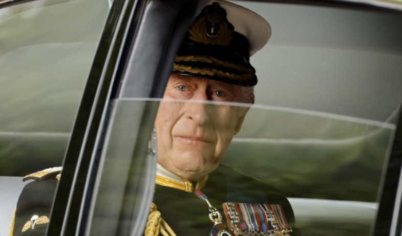 Carlos III, dispuesto a ayudar a la policía en la investigación sobre su hermano Andrés 