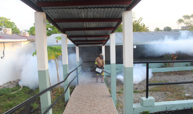 Realizan fumigación en planteles escolares en San Miguelito 