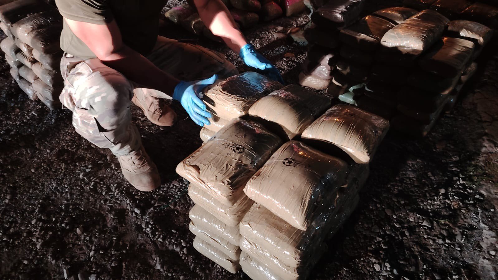 Panamá incauta 467 paquetes de droga hallados flotando a la deriva en el Pacífico 