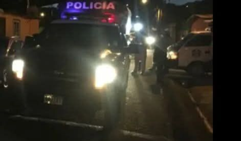 Hombre y mujer resultan heridos tras ataque armado frente a multifamiliar Begonia 