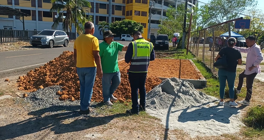 Polémica por construcción de comercio en servidumbre pública en Alto Alfaro 