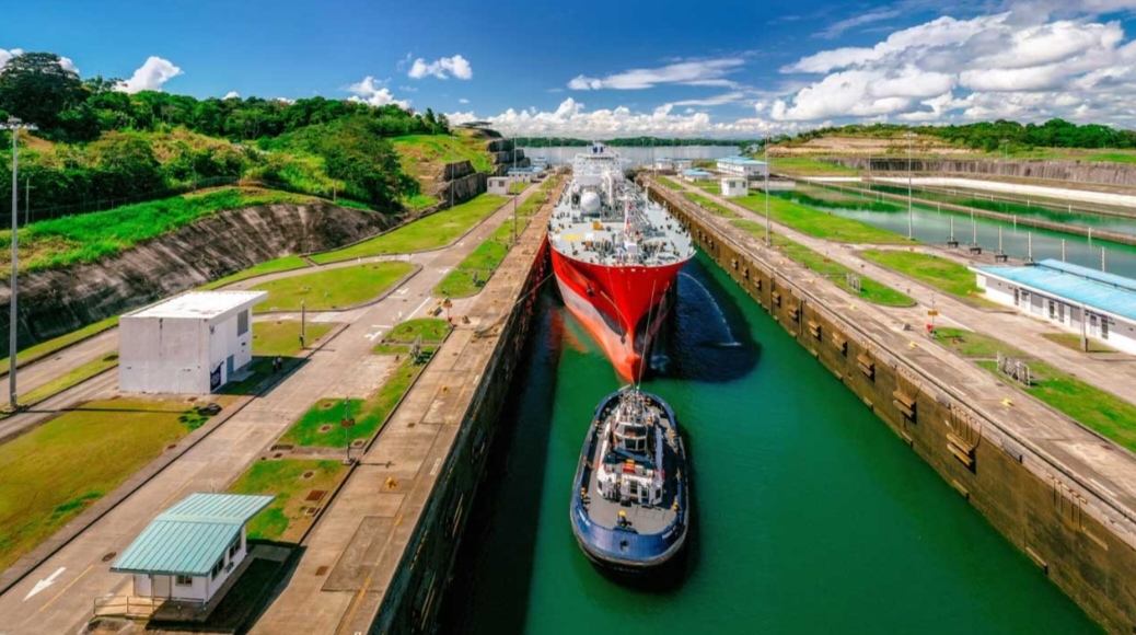 Trump avisa que 'no permitirá la influencia extranjera' en el Canal de Panamá 