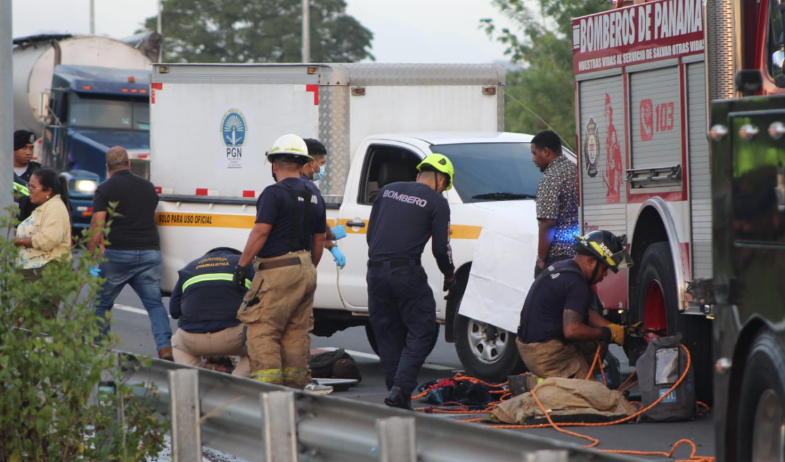 Asalto termina en tragedia: un delincuente muere tras vuelco de auto robado en La Chorrera 