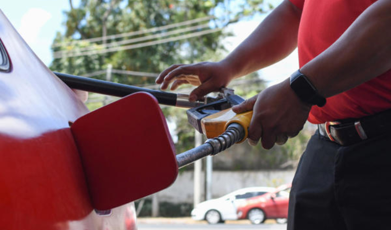 Centroamérica siente la crisis en Oriente Medio con el alza del precio de las gasolinas 