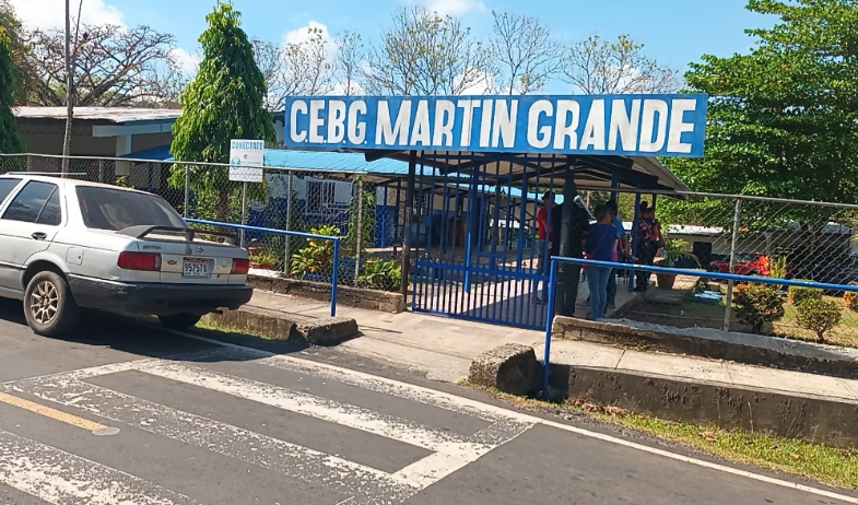 Estudiantes en incertidumbre por falta de maestros en Santiago 