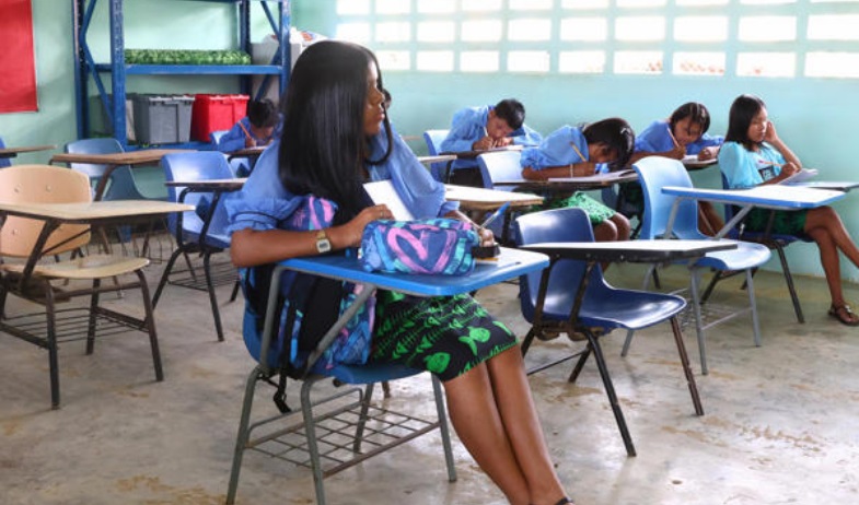 Clases en las comarcas indígenas de Panamá: educación multilingüe llena de retos 