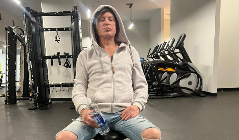 Ordenan desalojar a Mickey Rourke por deber casi $60 mil en alquiler 