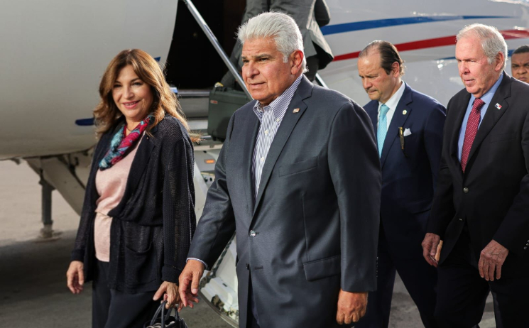 Presidente Mulino llega a Miami para participar de cumbre de jefes de Estado convocada por Trump 