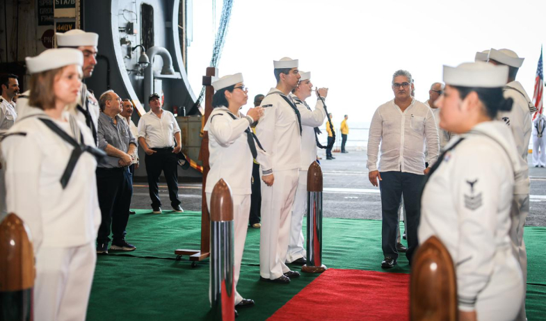 Ministro Orillac: llegada del portaviones Nimitz simboliza compromiso con la paz, la estabilidad, la cooperación en la región, la lucha contra el narcotráfico y delitos internacionales 