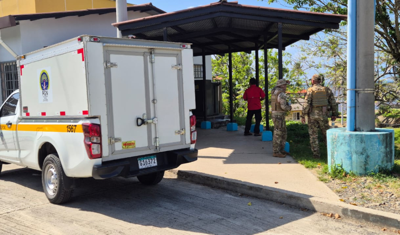 Hallan cuerpo en descomposición detrás de escuela en Costa Abajo de Colón 