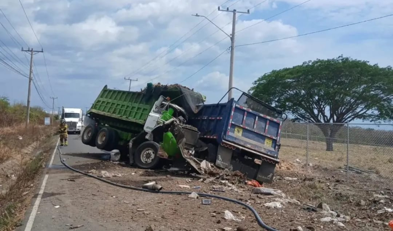 Dos muertos y un herido grave tras choque frontal de camiones en Antón  