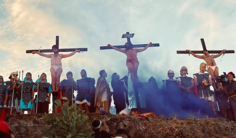 Pesé revivió la Pasión de Cristo con multitudinaria asistencia este Viernes Santo 