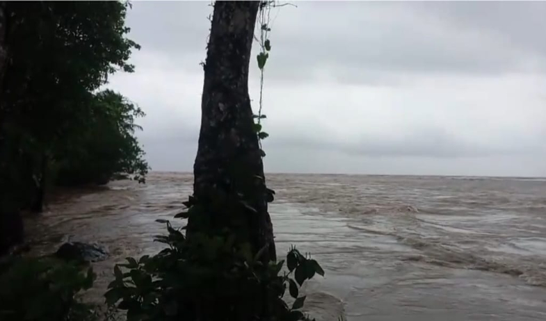 Fuertes lluvias y vientos mantienen en alerta a comunidades del norte de Veraguas. 