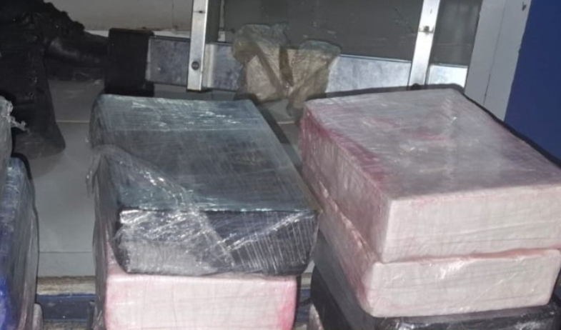 Hallan 17 paquetes de droga ocultos en casilleros y cielo raso de puerto en Colón 