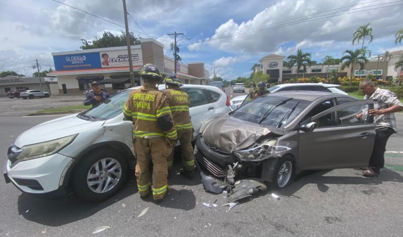Más de mil accidentes automovilísticos han sido atendidos por los bomberos este año 