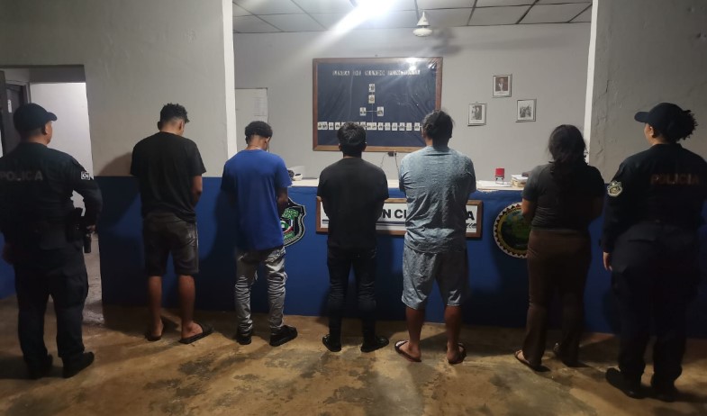 Detienen a dos personas por transportar migrantes irregulares en Tolé 