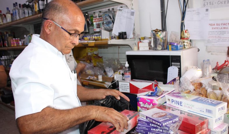 Decomisan medicamentos y cigarrillos de contrabando 