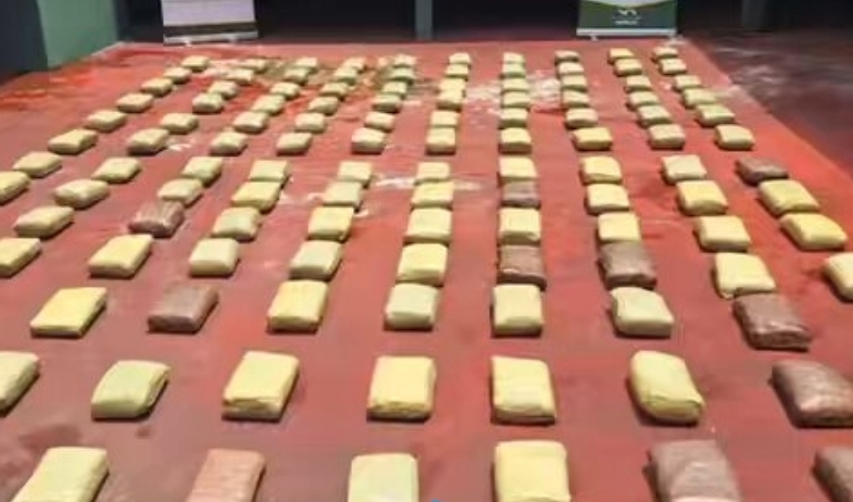 Dos incautaciones en el Caribe panameño: decomisan más de 300 paquetes de droga en Colón y Guna Yala 
