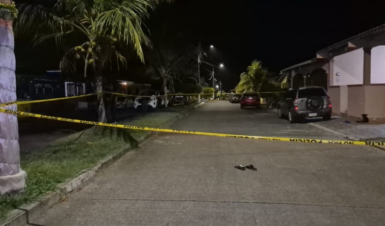 Ataque armado deja un menor de edad muerto y cuatro heridos en Colón 